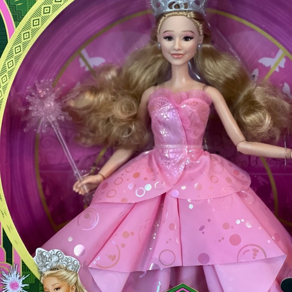 Mattel Wicked Glinda Puppe - Film-inspirierte Sammlerpuppe Mit Zauberstab Und Outfit